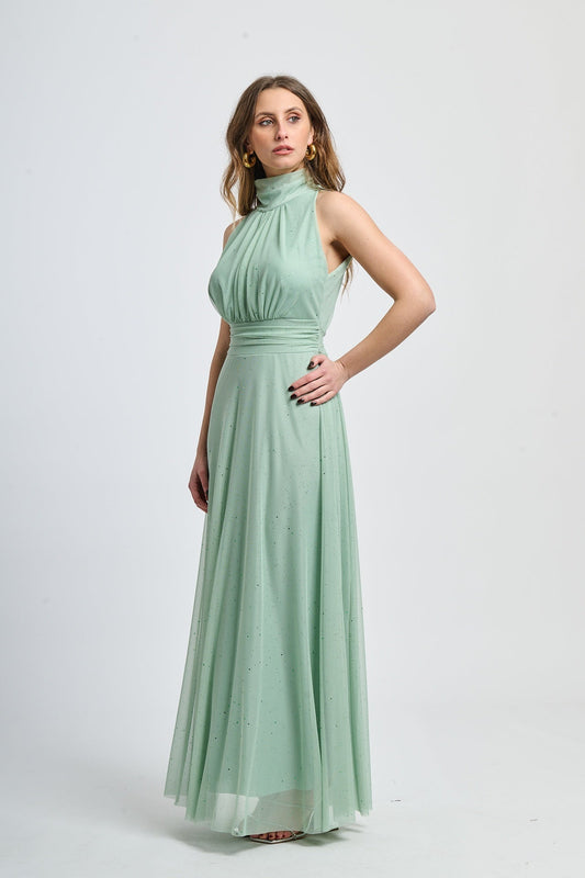 How to Dress with a Few Extra Pounds?