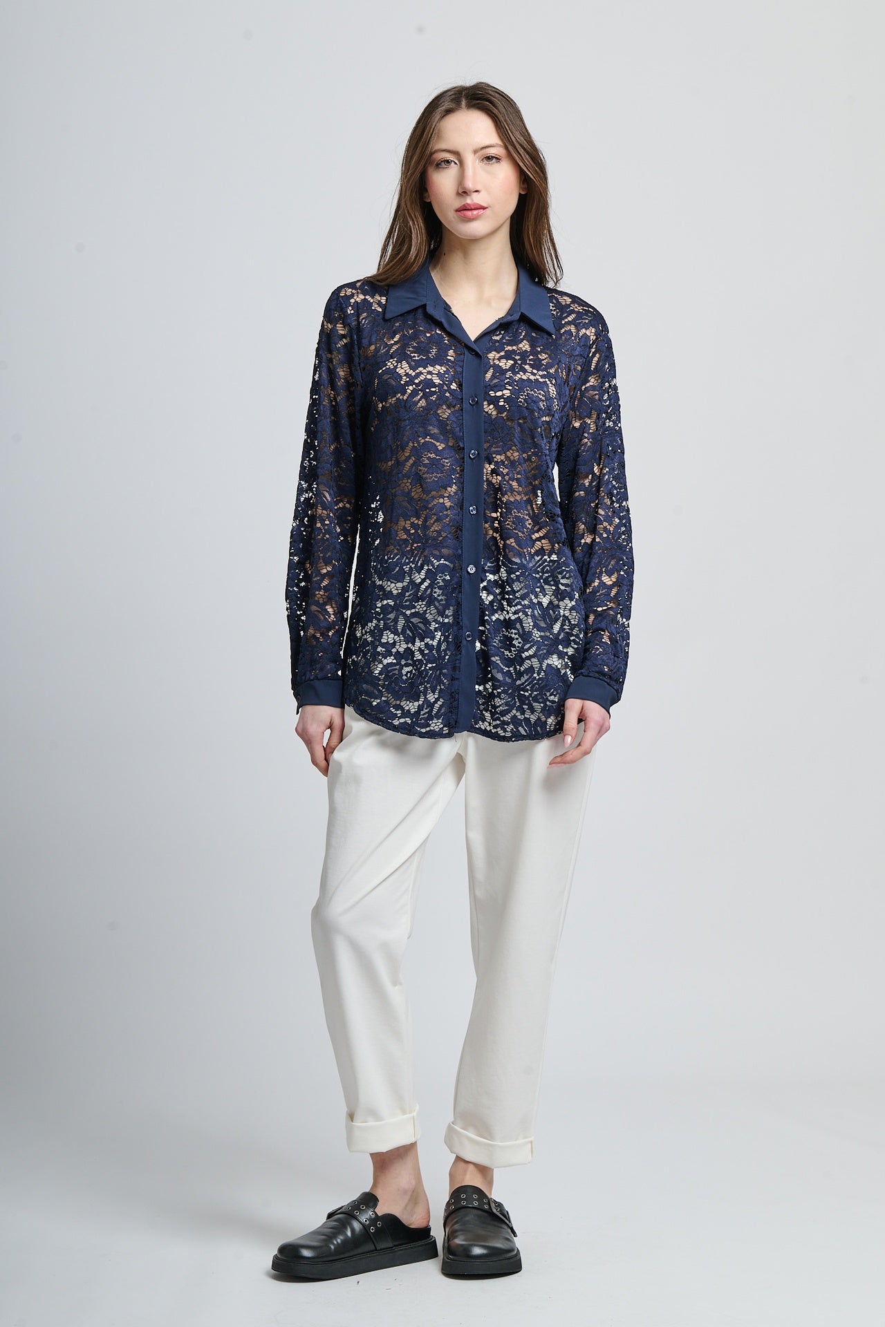 Retro pointy collar hollow shir