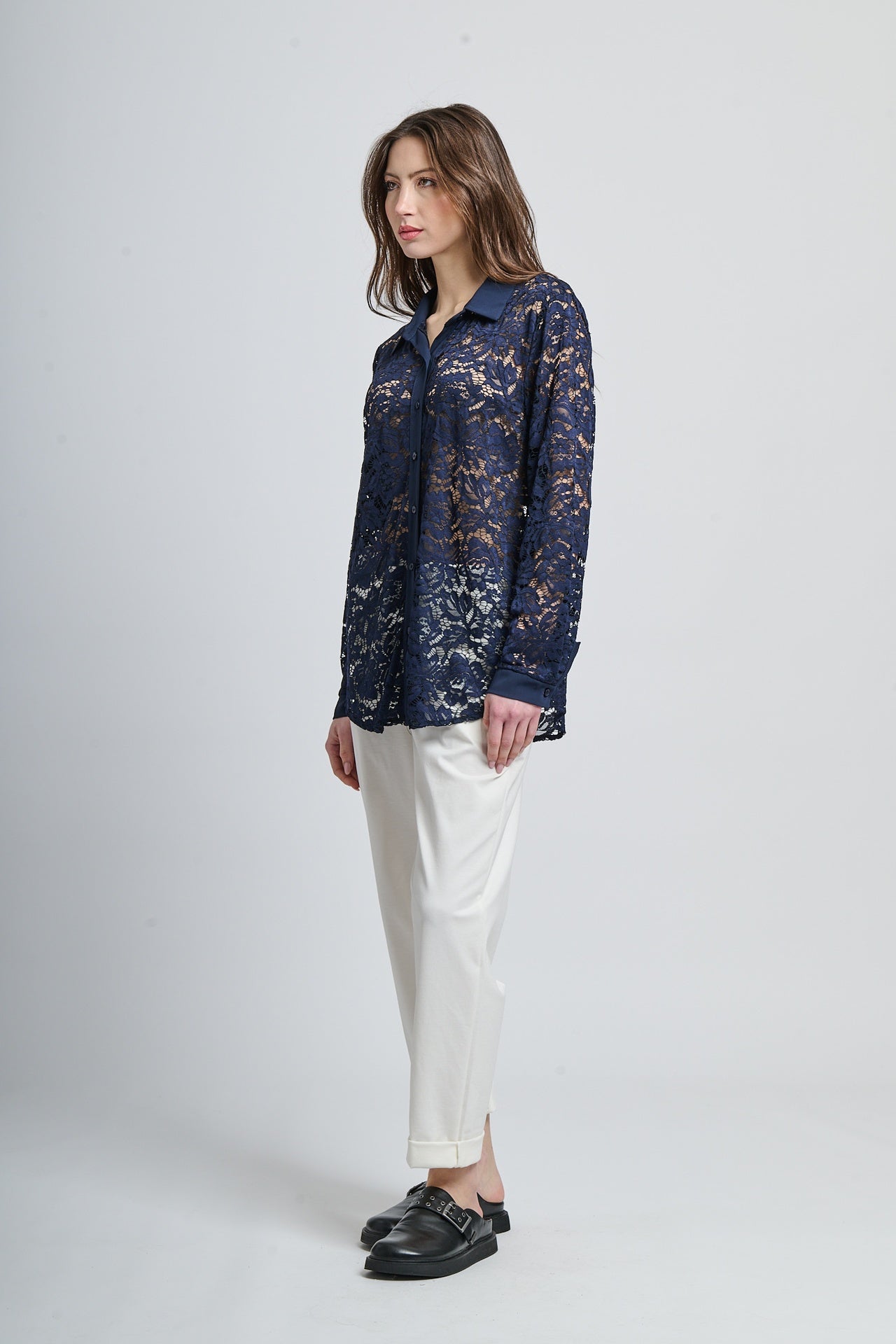 Retro pointy collar hollow shir