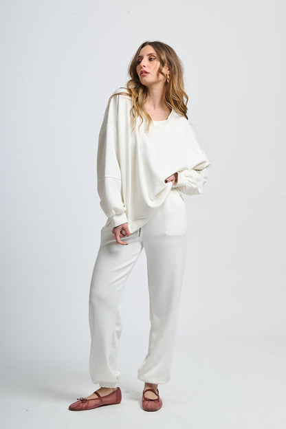 Wind-twisted draped silhouette shirt