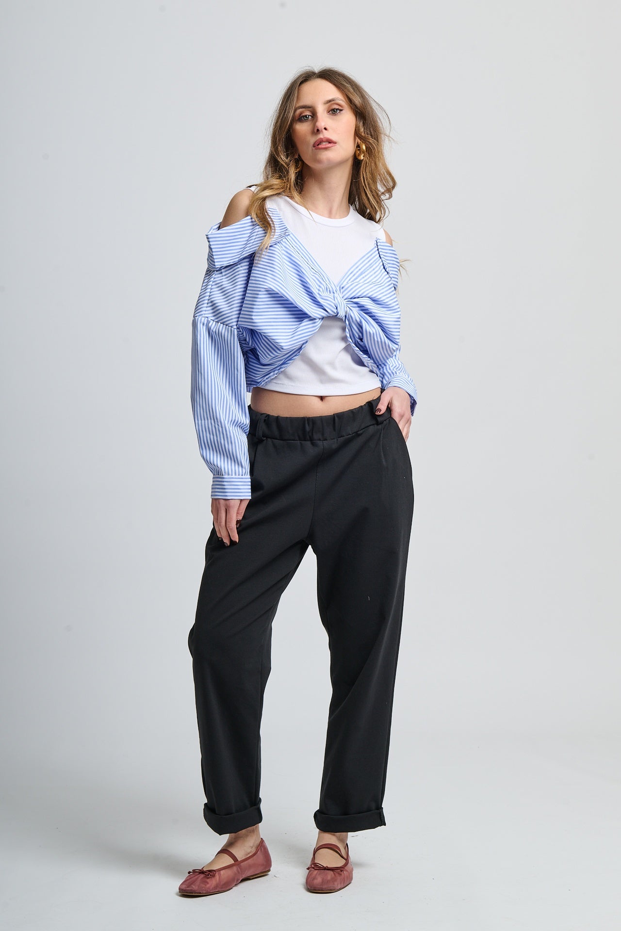 Tie-knotted drape off-shoulder shirt