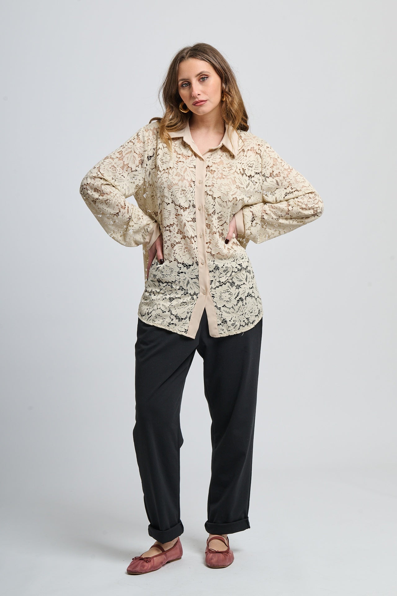 Retro pointy collar hollow shir