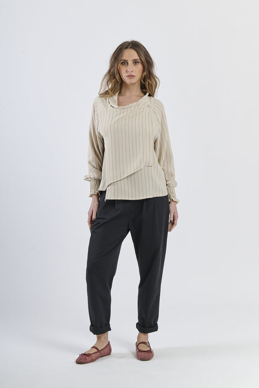 Vertical-grained slim-shadow commuter shirt