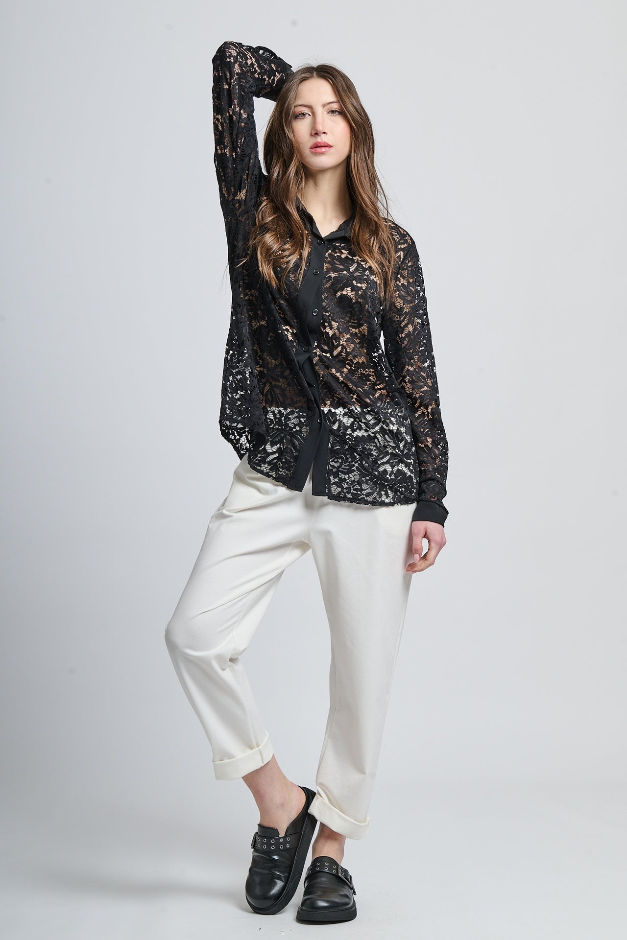 Retro pointy collar hollow shir