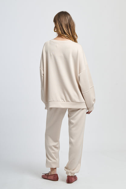 Wind-twisted draped silhouette shirt