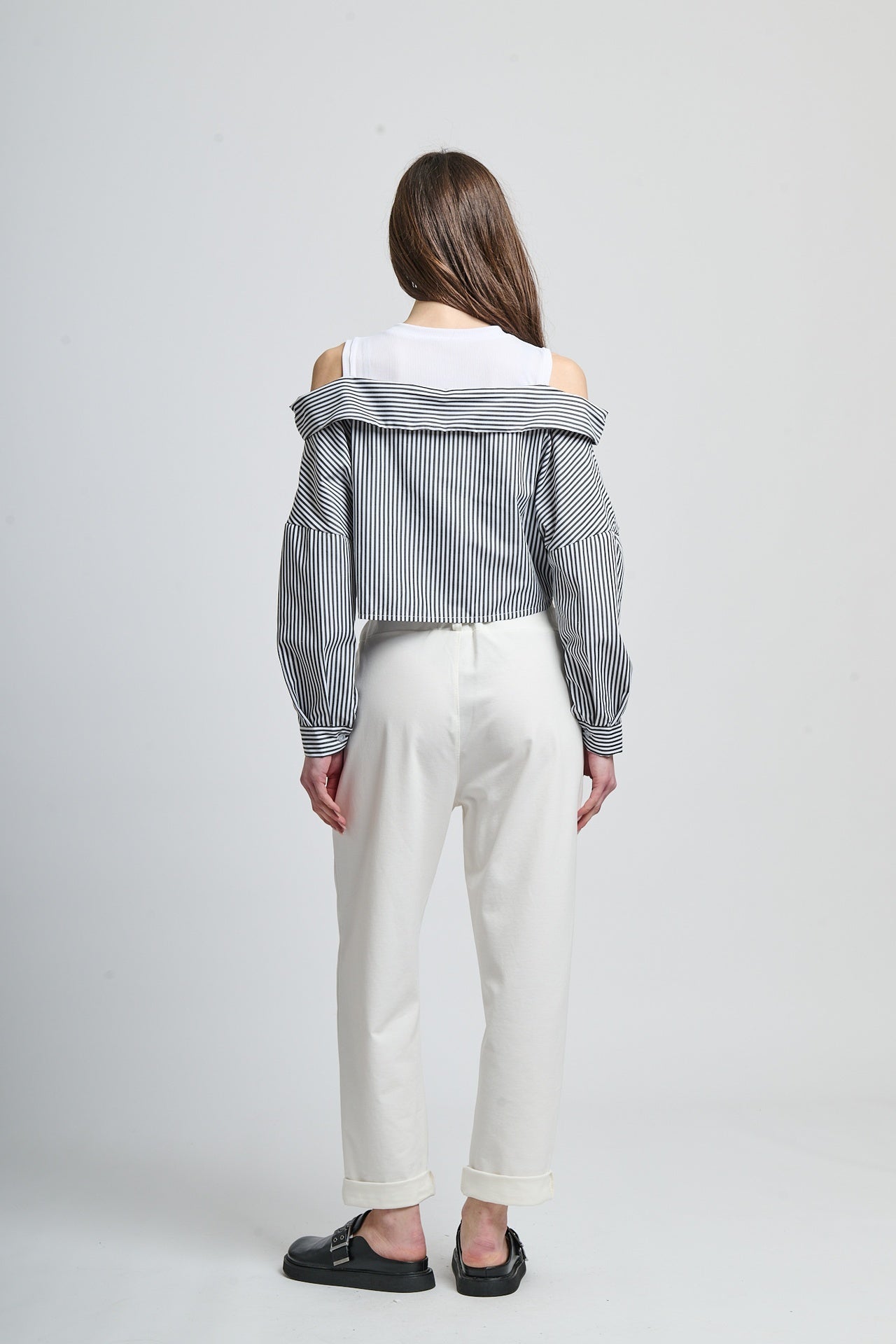 Tie-knotted drape off-shoulder shirt