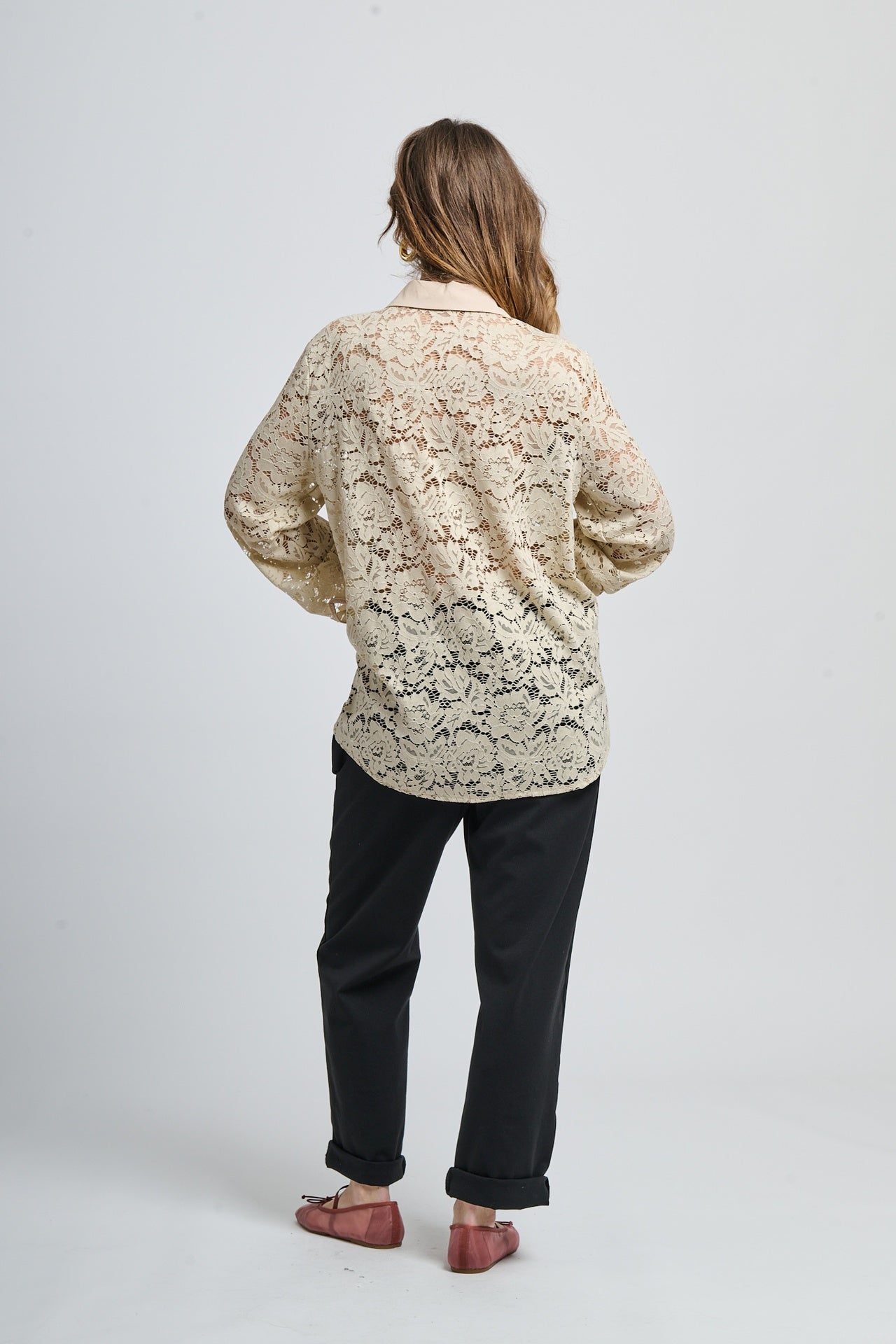 Retro pointy collar hollow shir