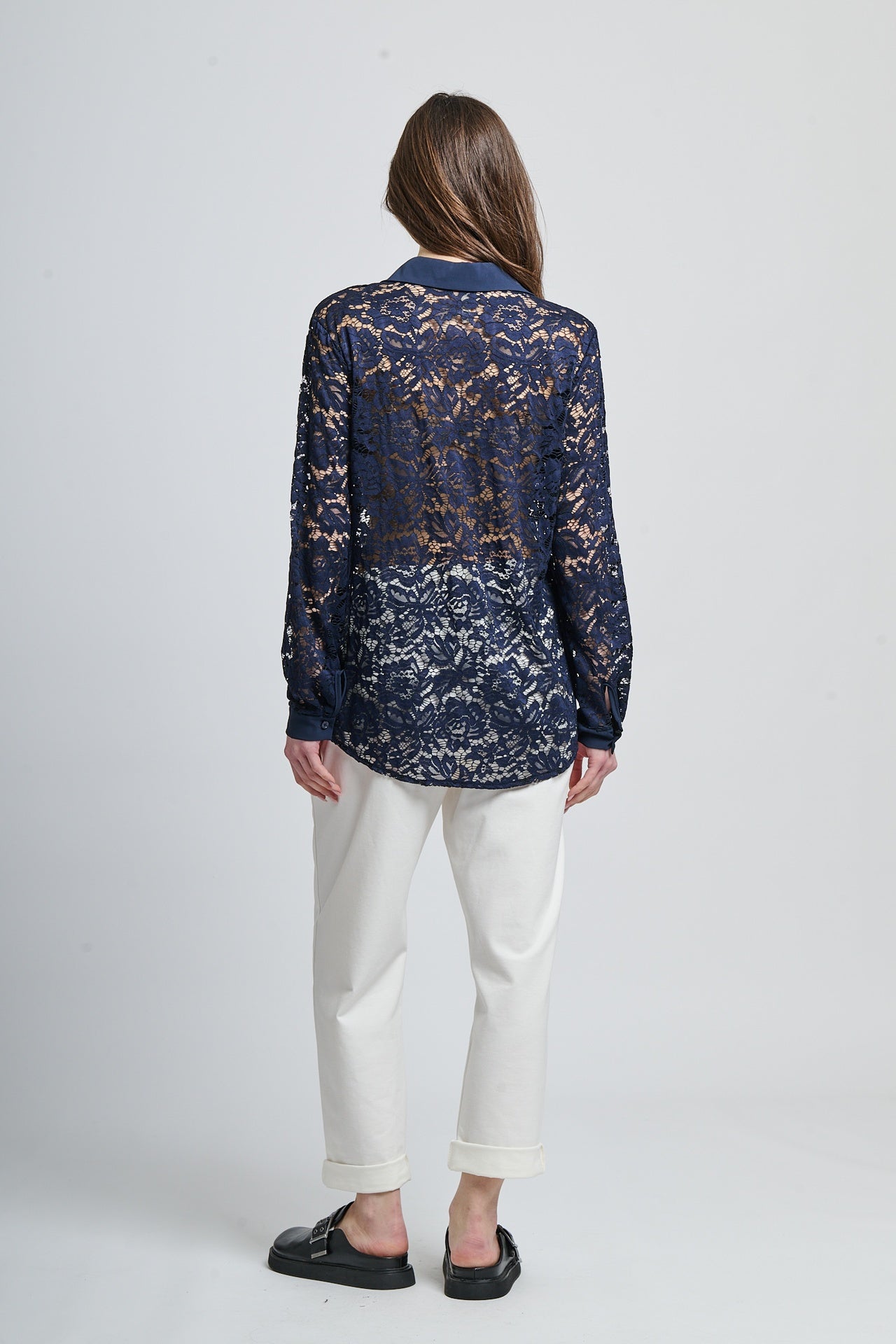 Retro pointy collar hollow shir
