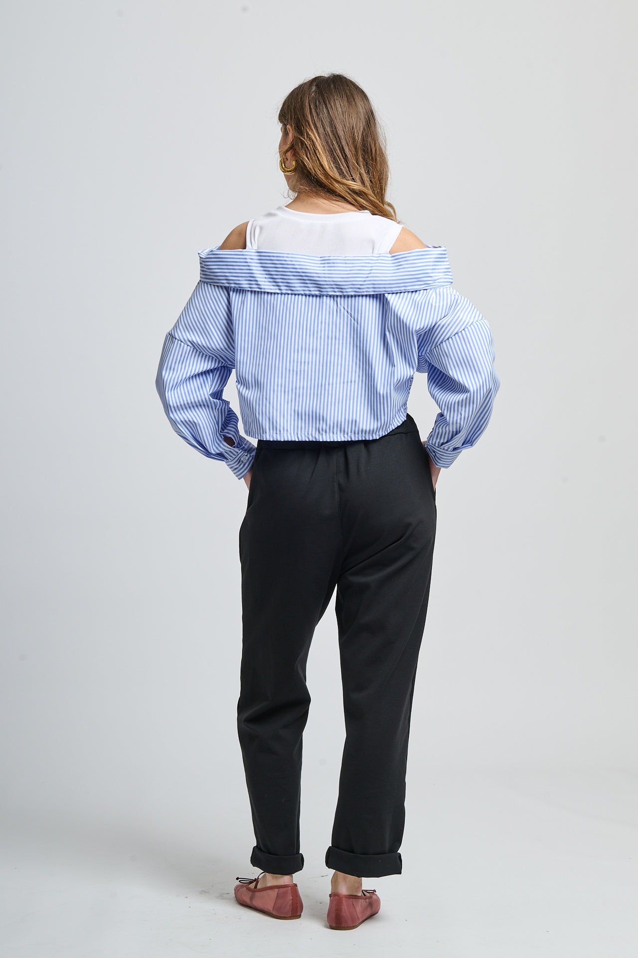 Tie-knotted drape off-shoulder shirt