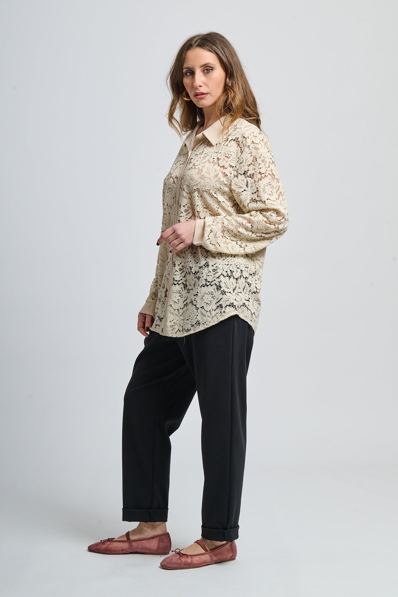 Retro pointy collar hollow shir